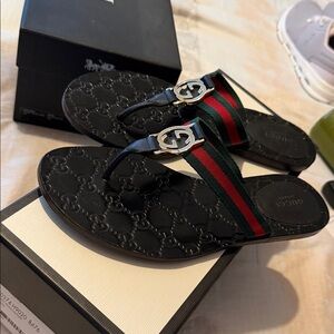Gucci Black Leather Flip Flops with Green and Red Web